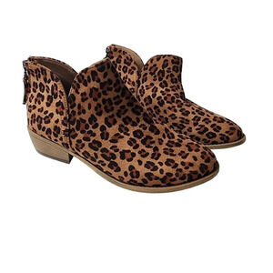 CHARMING CHARLIE Leopard Print Ankle Boots Size 8.5